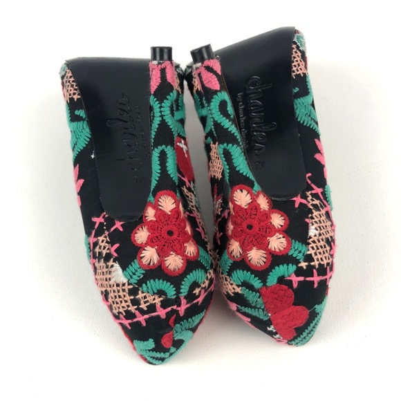 Charles David ‘Addie’ Floral Embroidered Pump - Picture 15 of 15